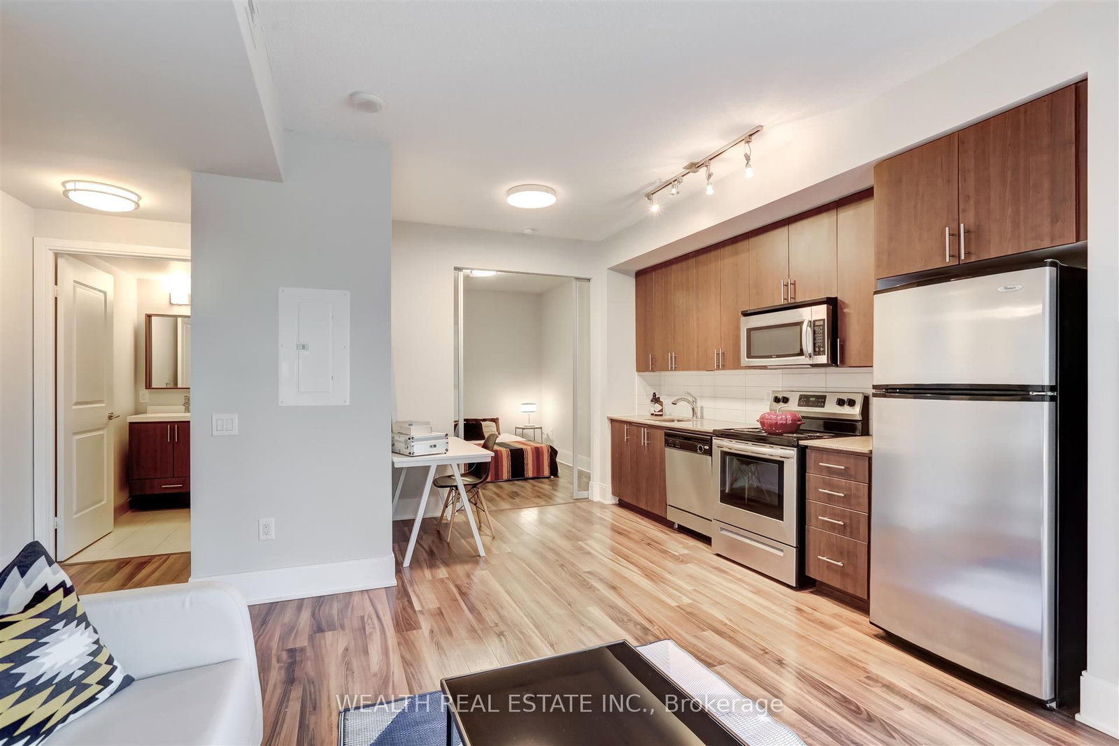 Listing Image 12