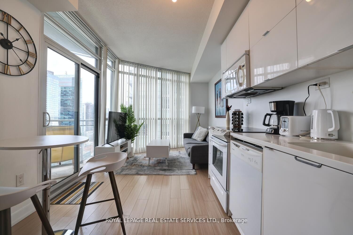 Listing Image 9
