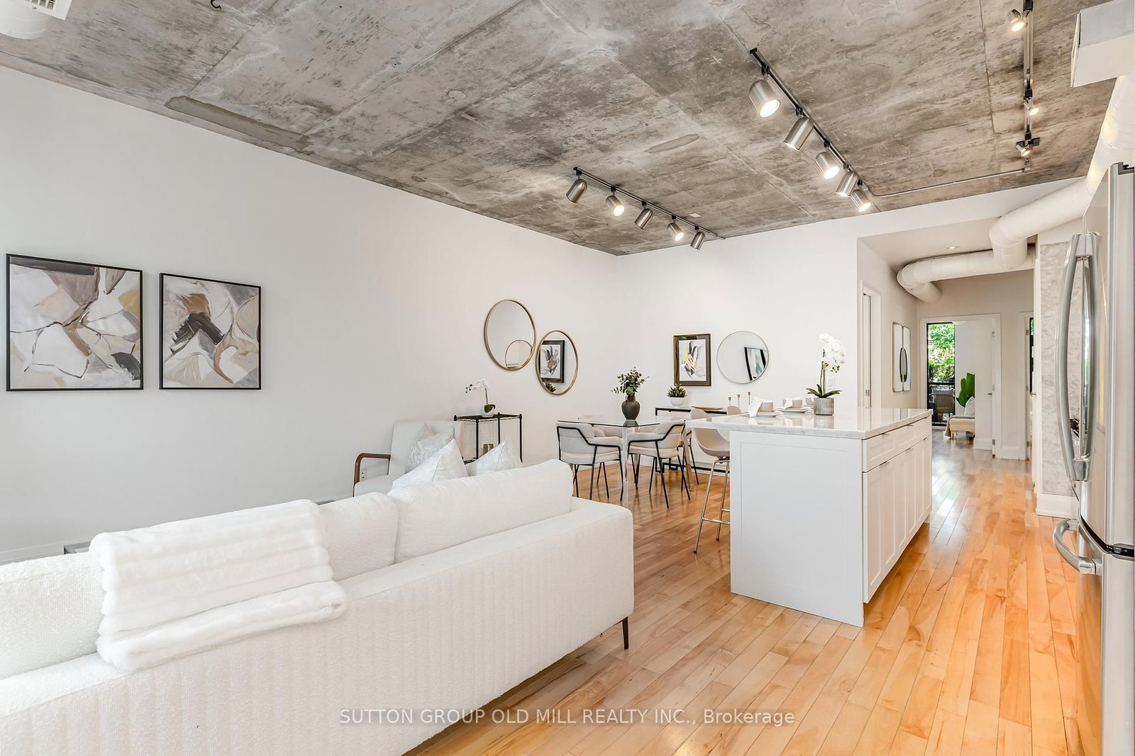 Listing Image 12