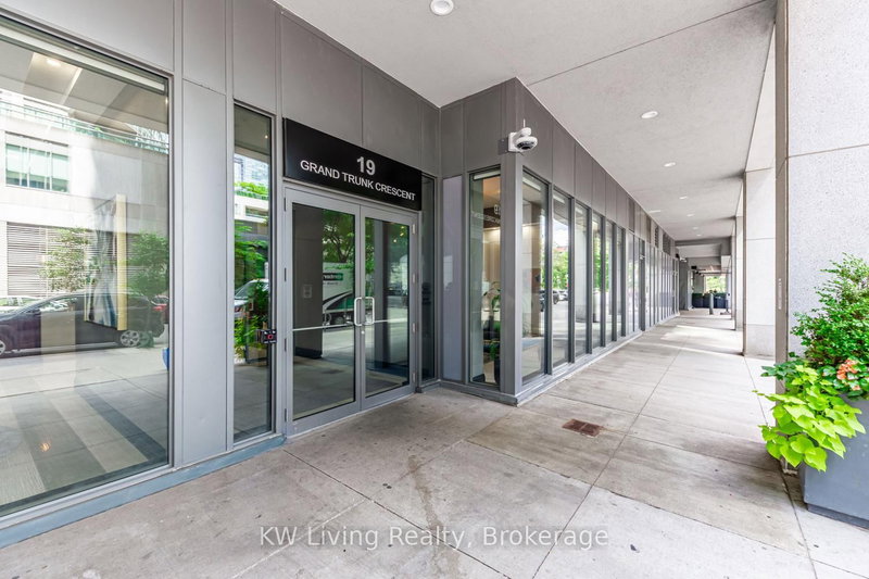 3903 - 19 Grand Trunk Cres, Toronto, M5J 3A3 | Image 2
