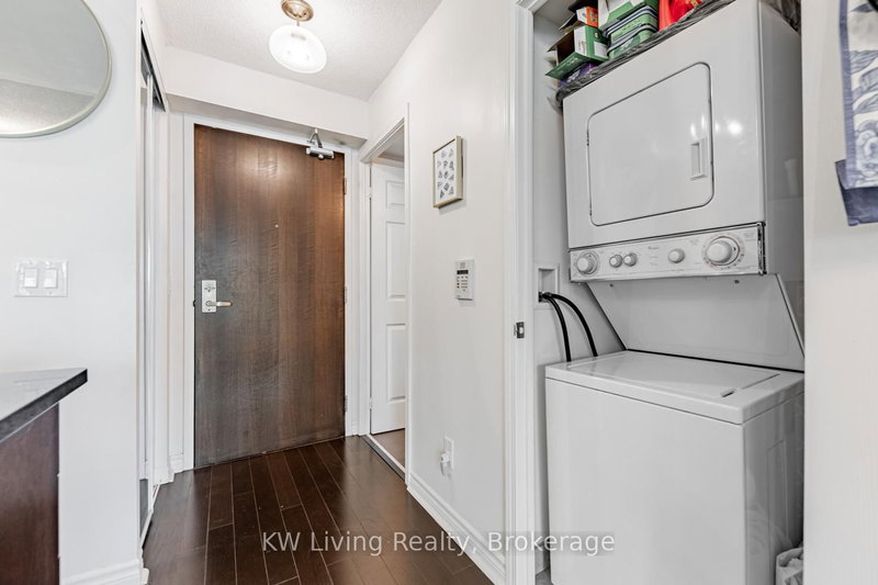 3903 - 19 Grand Trunk Cres, Toronto, M5J 3A3 | Image 3