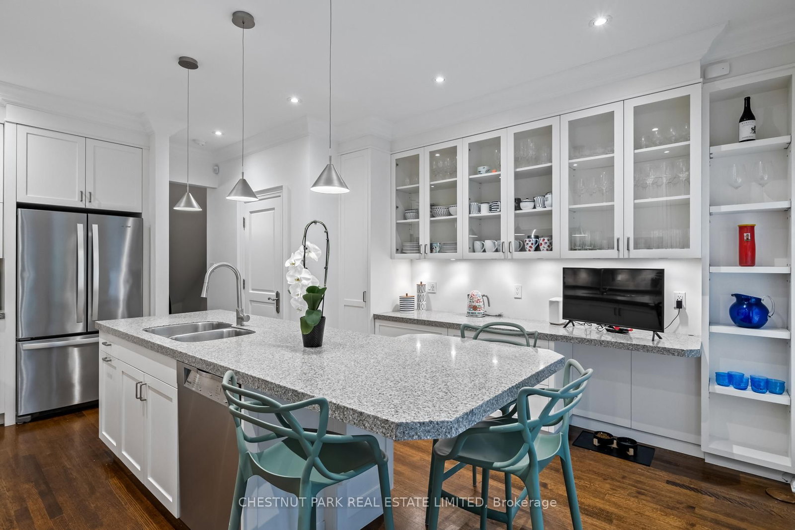 Listing Image 12