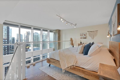 Unit 3205 — 15 Fort York Boulevard — photo 5