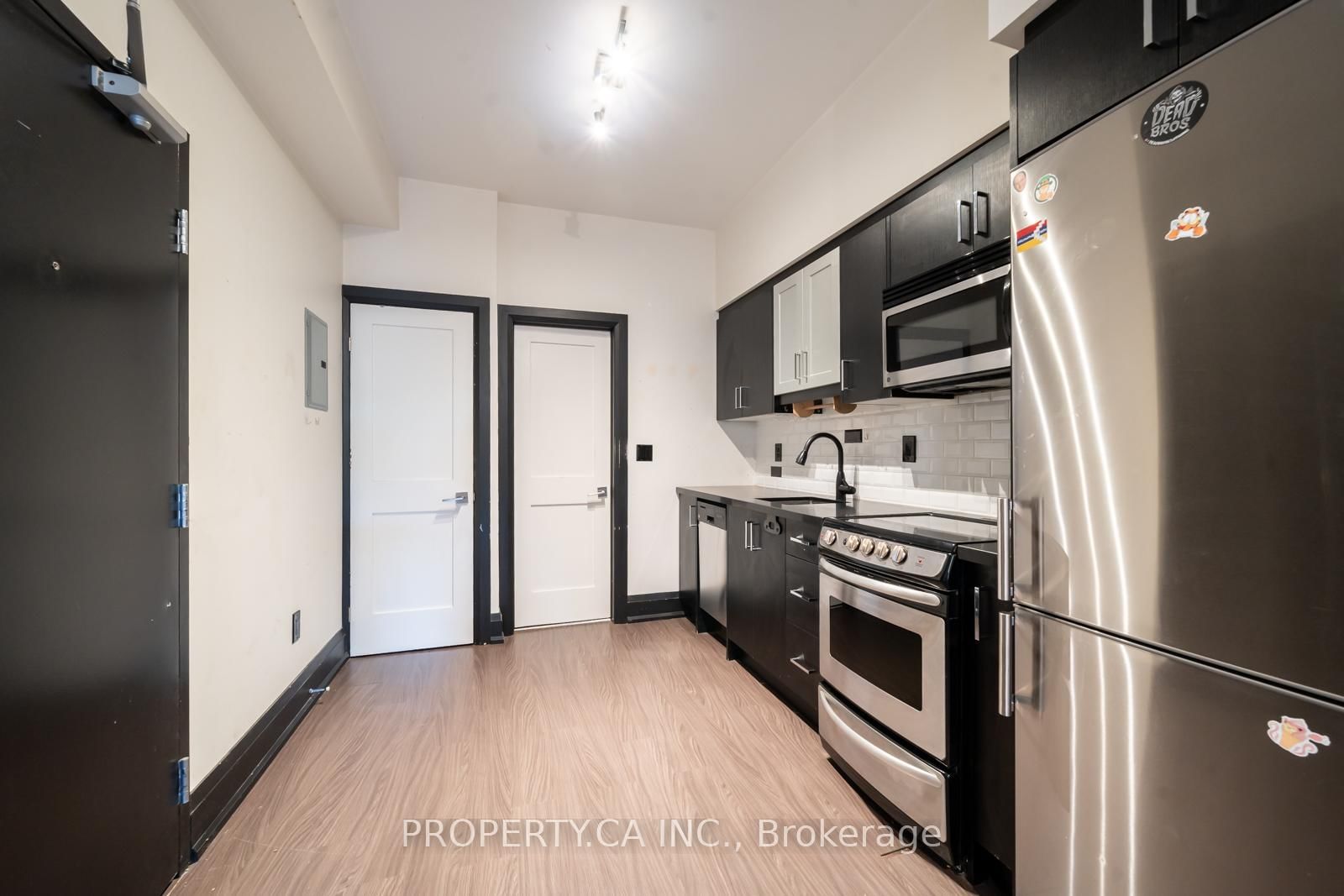 Upper Level leased at 1-960 Queen Street, Toronto, Ontario, M6J 1G8 - Trinity-Bellwoods - MLS: C12378380