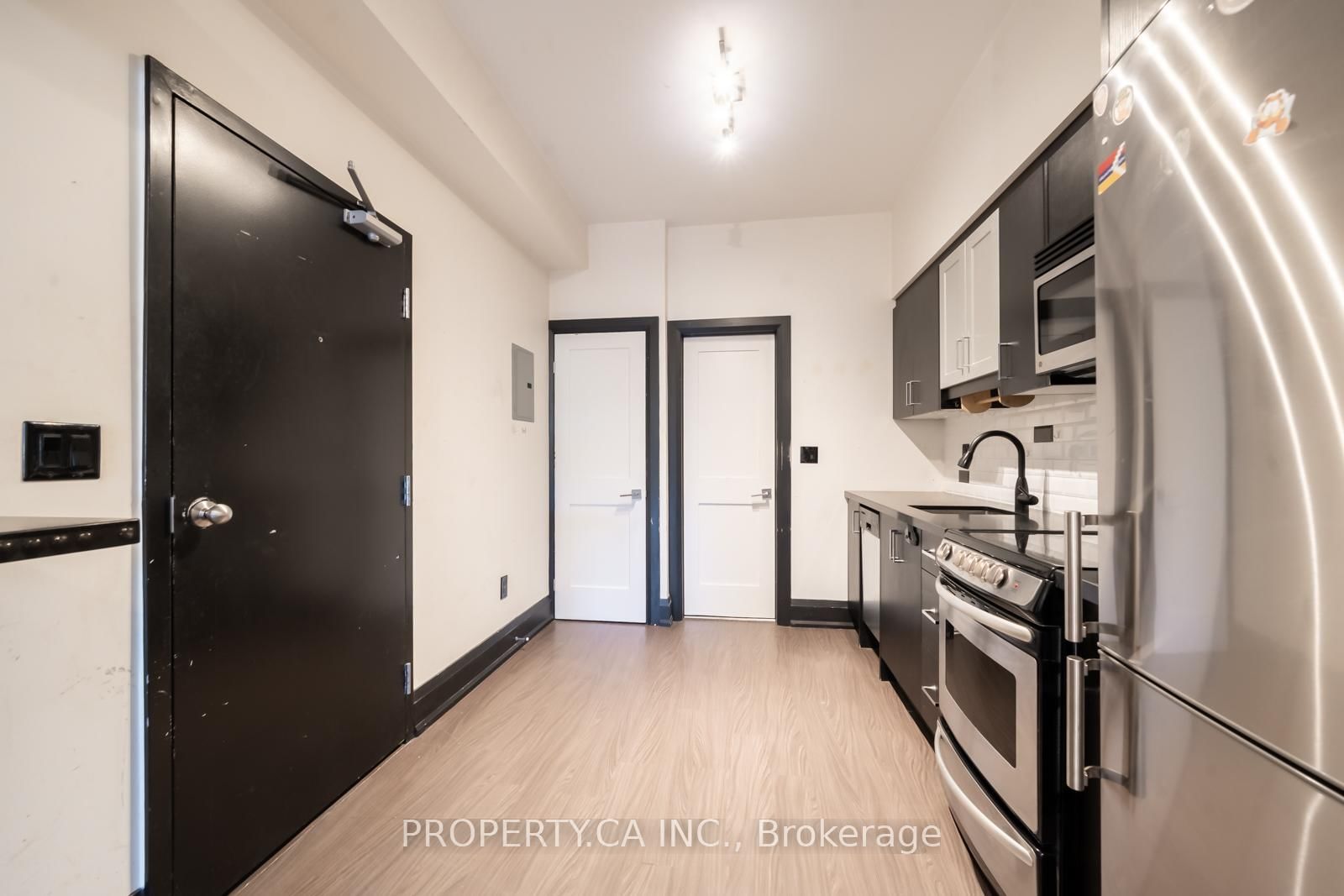 Upper Level leased at 1-960 Queen Street, Toronto, Ontario, M6J 1G8 - Trinity-Bellwoods - MLS: C12378380