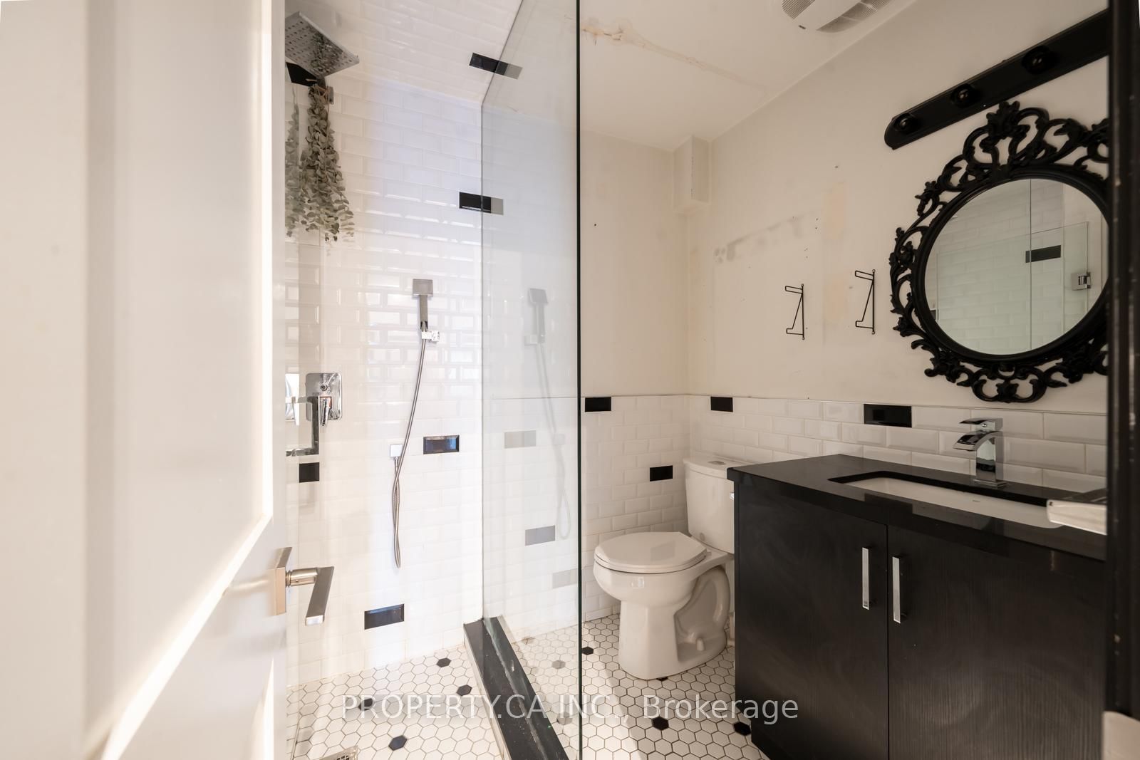 Upper Level leased at 1-960 Queen Street, Toronto, Ontario, M6J 1G8 - Trinity-Bellwoods - MLS: C12378380