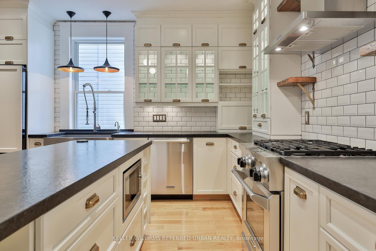 Listing Image 12