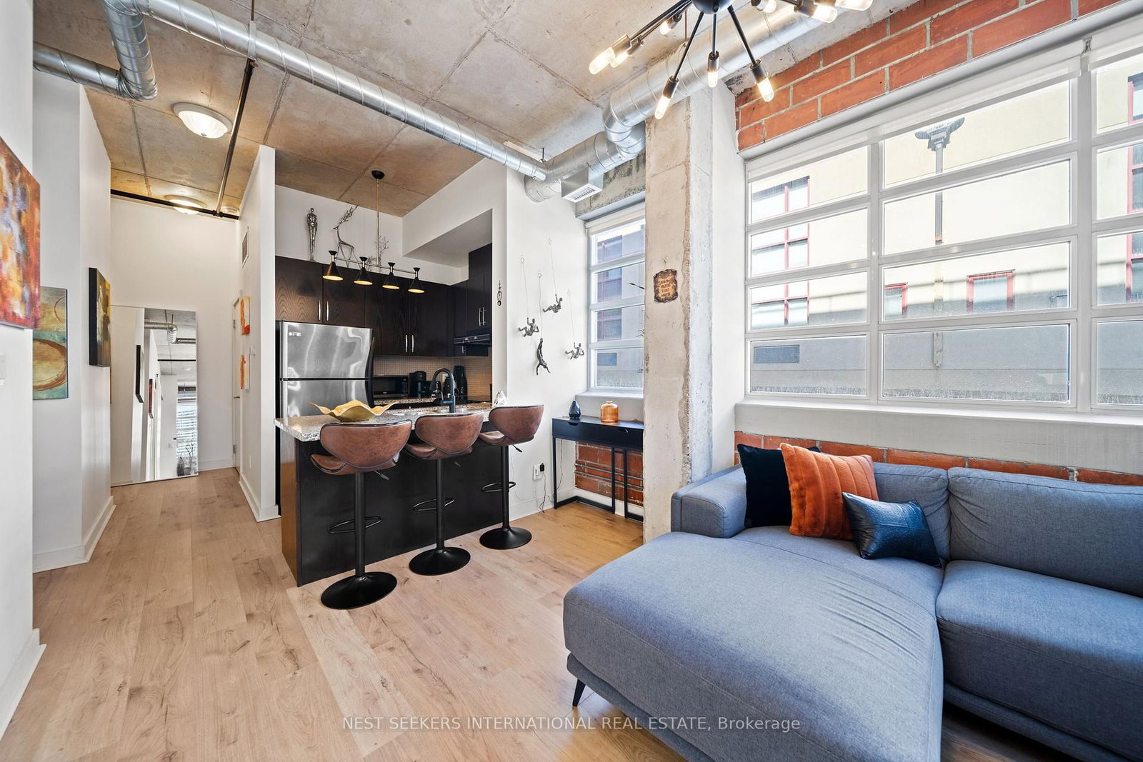 Listing Image 12