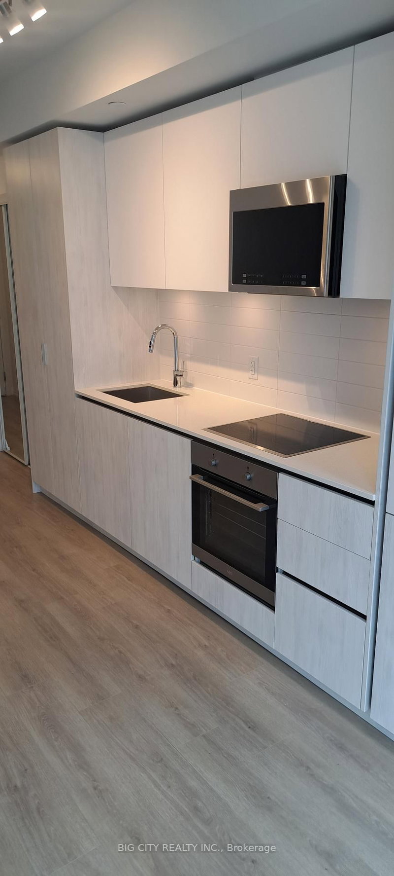 3008 - 8 Widmer St, Toronto, M5V 0W6 | Image 3