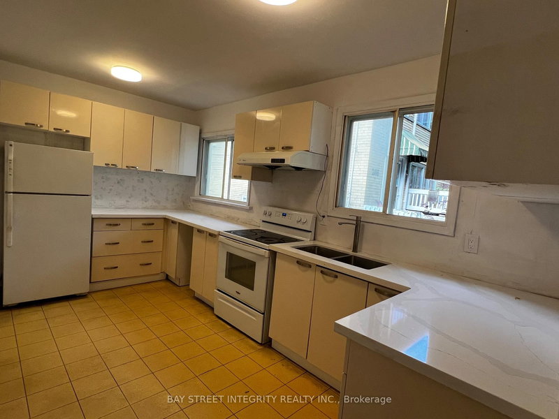 204 Greenfield Ave, Toronto, M2N 3E3 | Image 2