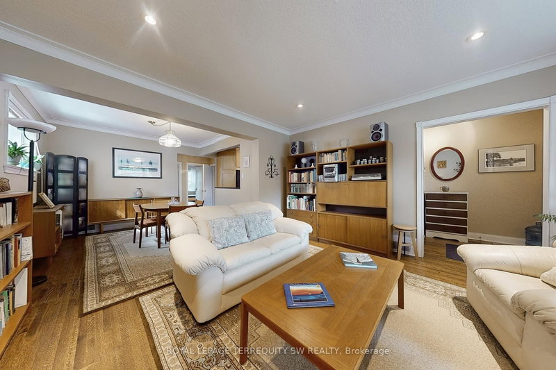 242 Joicey Blvd, Toronto, M5M 2V7 | Image 3