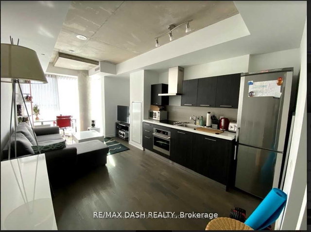 523 - 560 King Street W