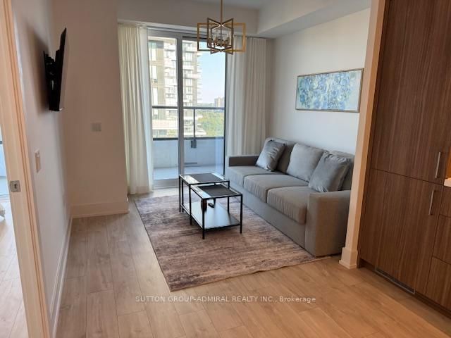 1605 - 10 Inn on the park Drive