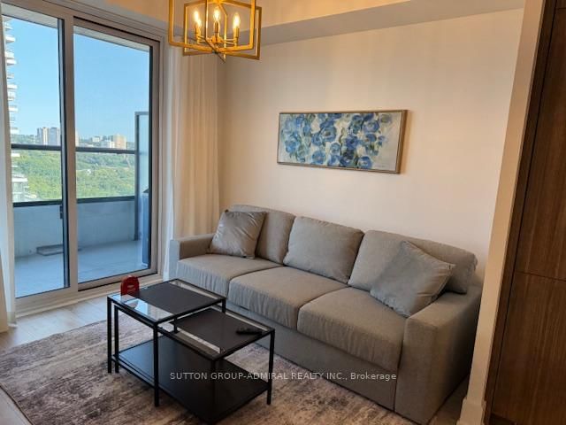 1605 - 10 Inn on the park Drive