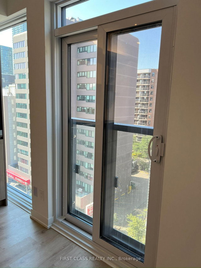 805 - 319 Jarvis Street W