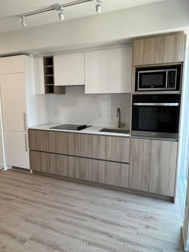 805 - 319 Jarvis Street W