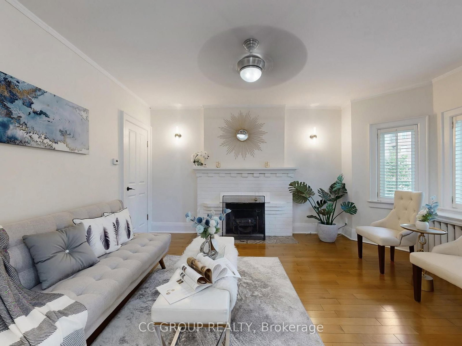 Listing Image 4