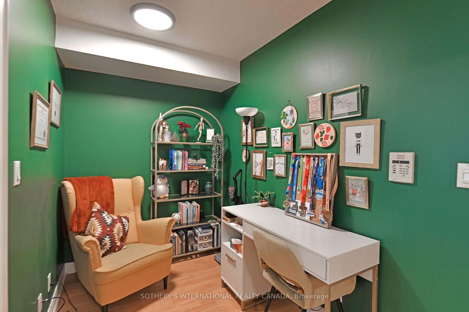 Listing Image 11
