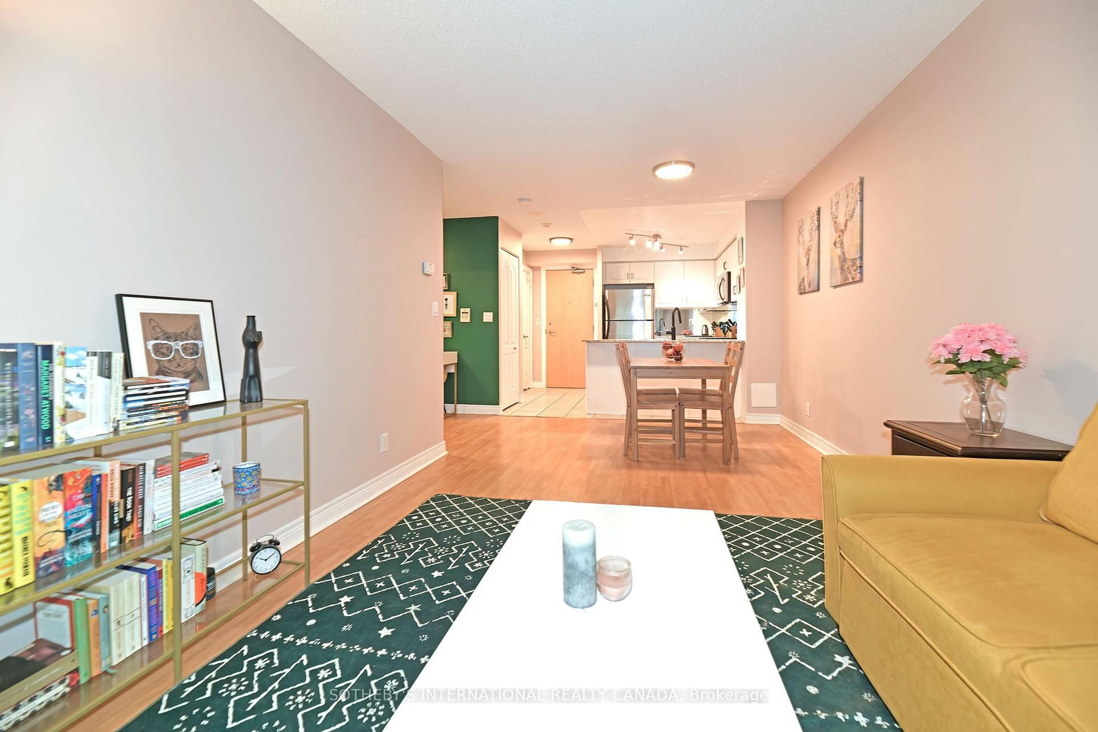 Listing Image 4