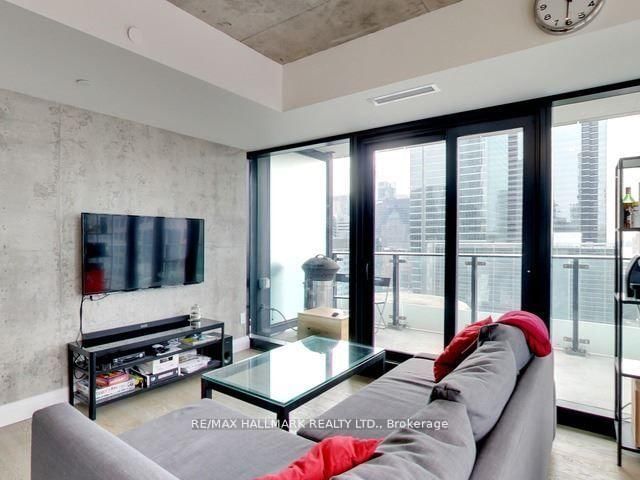 1407 - 224 King Street W