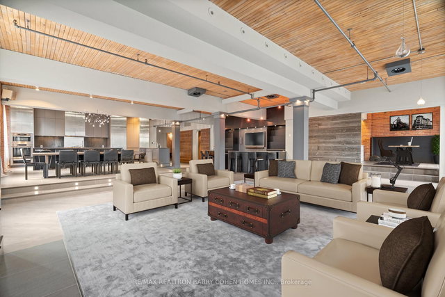 300 - 468 Wellington Street W