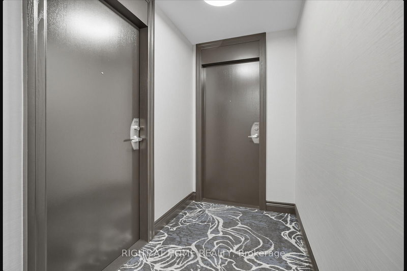 3702 - 19 Grand Trunk Cres, Toronto, M5J 3A3 | Image 2