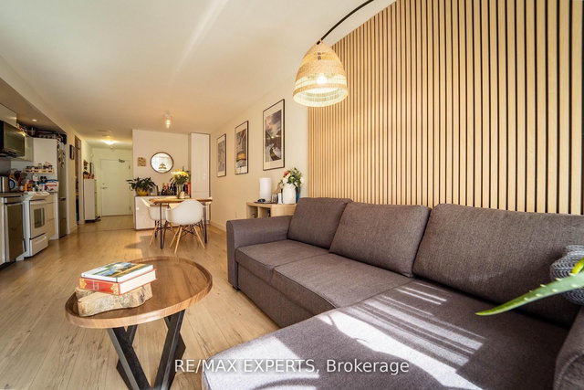 1223 - 4K Spadina Avenue