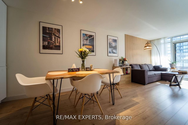 1223 - 4K Spadina Avenue