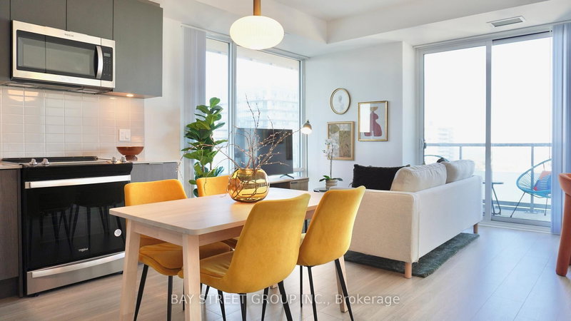 3219 - 50 Dunfield Ave, Toronto, M4S 0E4 | Image 2