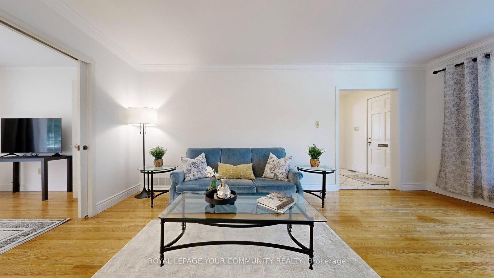 Listing Image 4