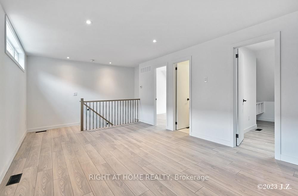 48 Lanark Avenue, Unit Coach House