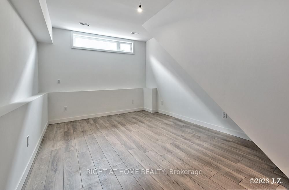 48 Lanark Avenue, Unit Coach House