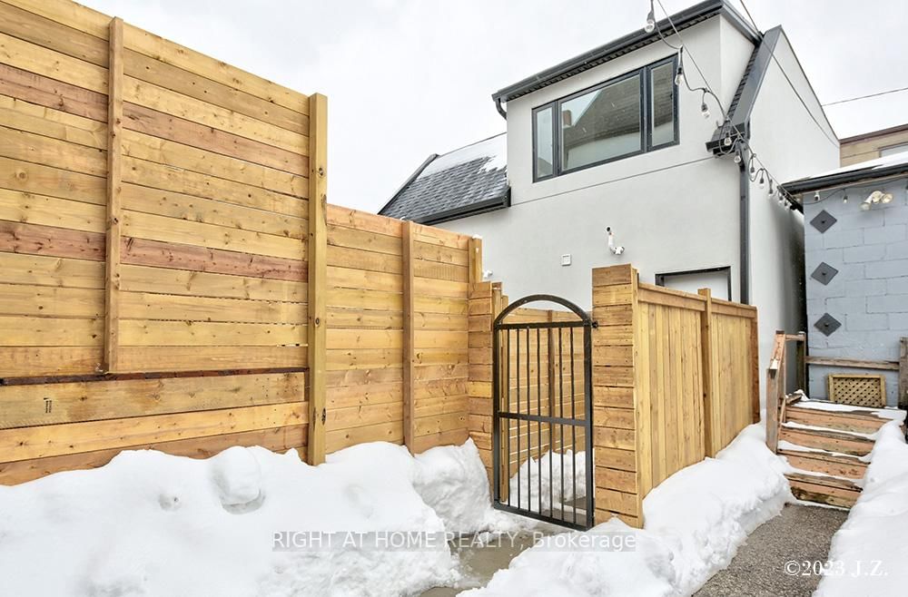 48 Lanark Avenue, Unit Coach House