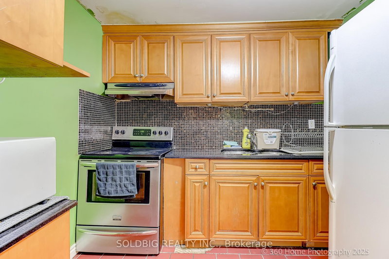 610 Vaughan Rd, Toronto, M6C 2R5 | Image 2