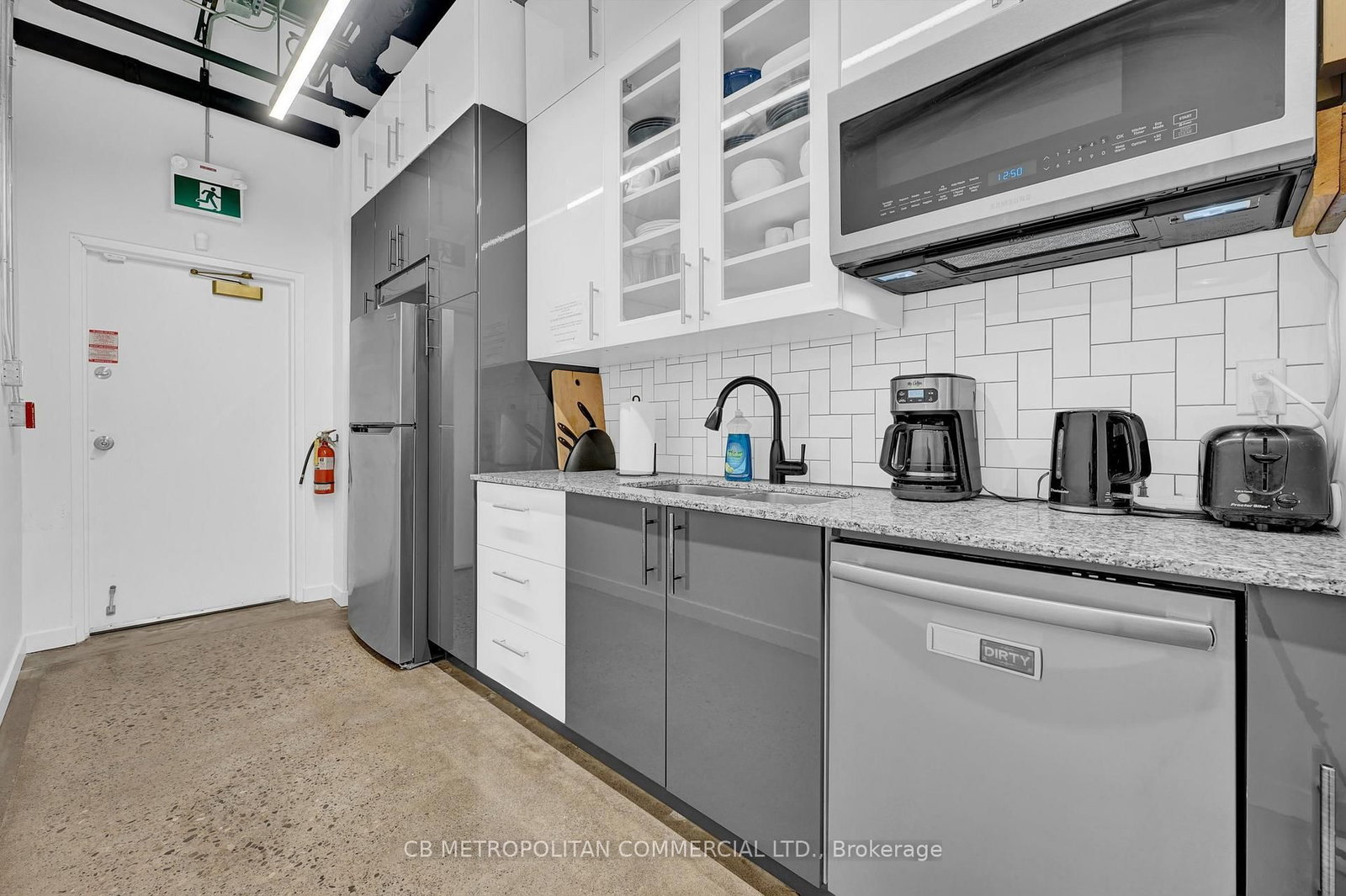 150 Beverley Street, Unit 1 - Photo 8