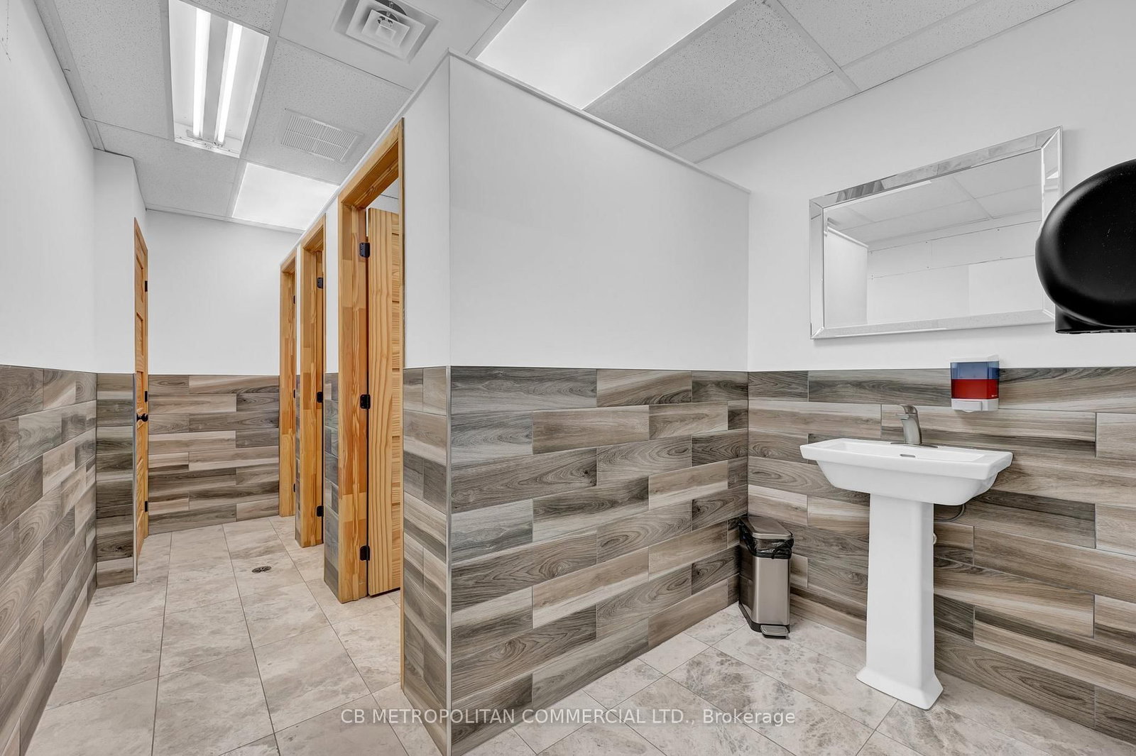 150 Beverley Street, Unit 1 - Photo 9