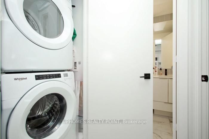 327 King Street W, Unit 3205 - Photo 11