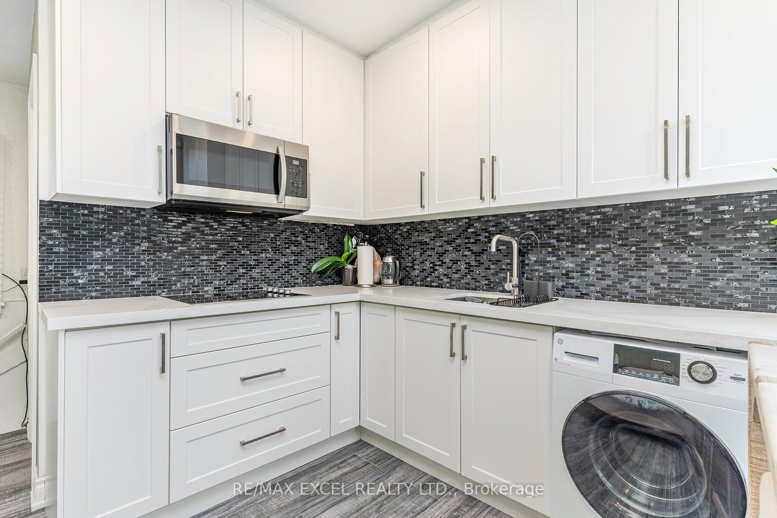 72-74 Lippincott Street - Photo 15