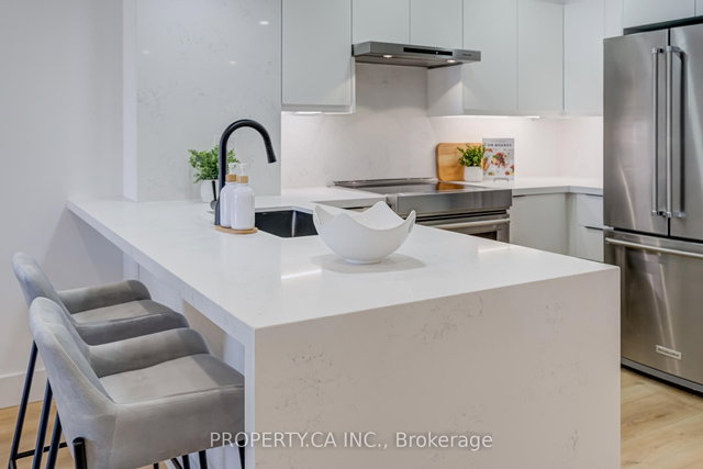 1204 - 801 King Street W