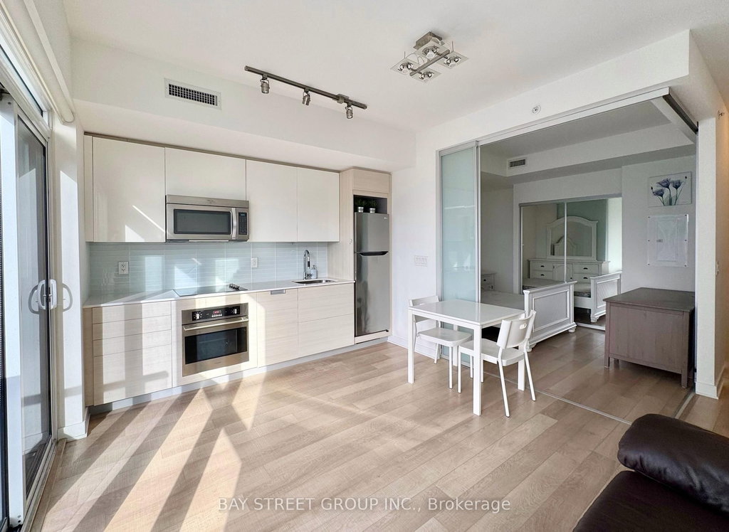 2008 - 210 Simcoe Street