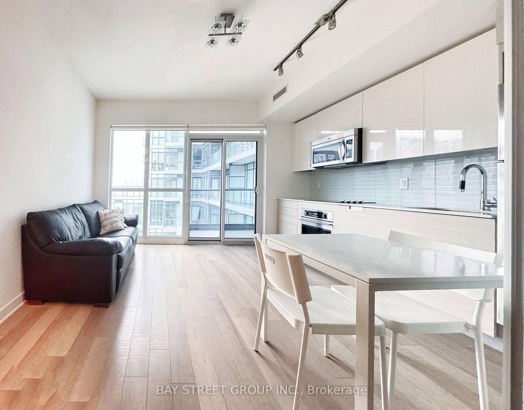 2008 - 210 Simcoe Street 3