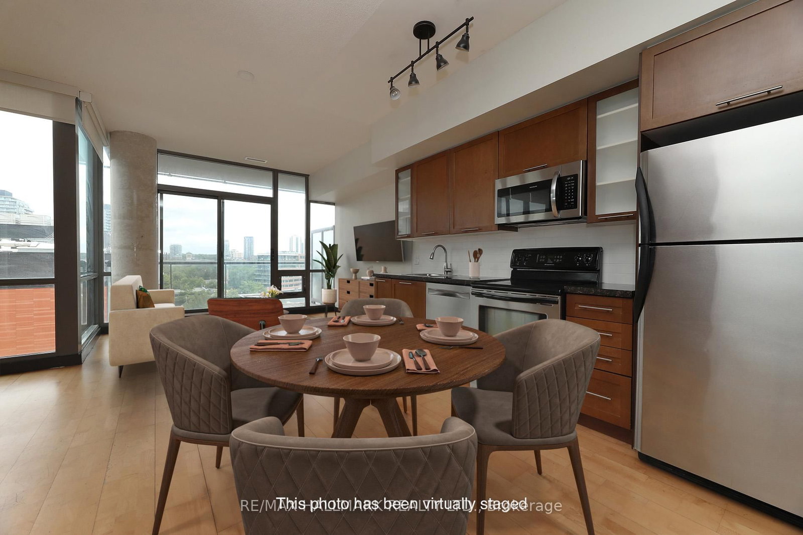 Listing Image 5