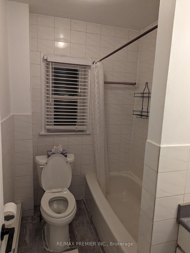 B - 1552 Avenue Road