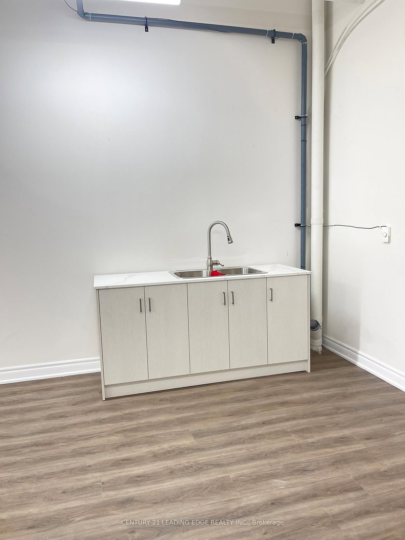 223 - 15 Wellesley St W, Toronto, M4Y 0G7 | Image 3