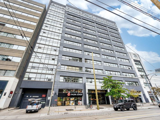 1004 - 700 King Street W