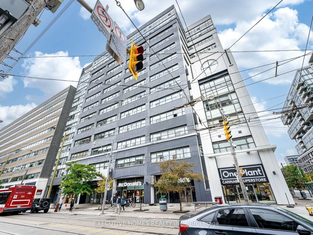 1004 - 700 King Street W
