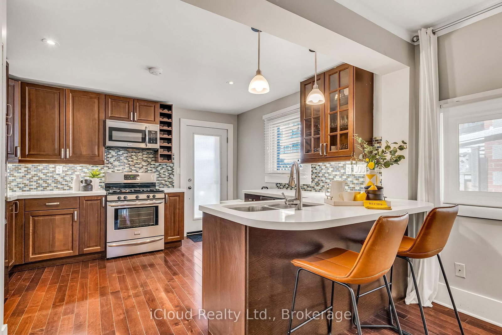 Listing Image 9