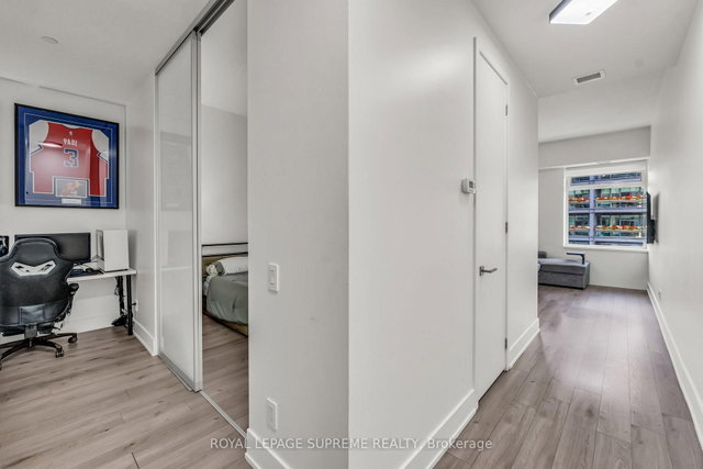 604 - 111 St Clair Avenue W