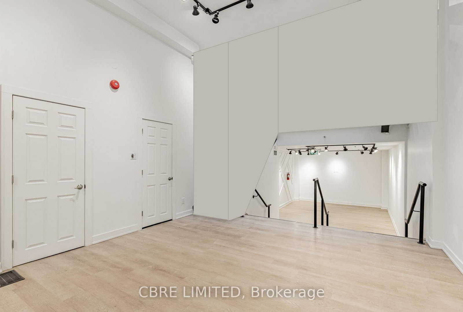 202 Queen Street W - Photo 5