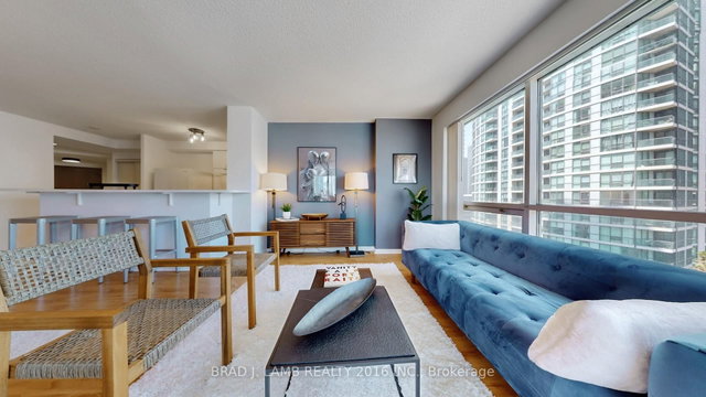 907 - 10 Yonge Street